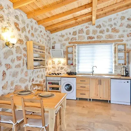 Сasa de vacaciones Amazing 1br Stone With Pool & Terrace
